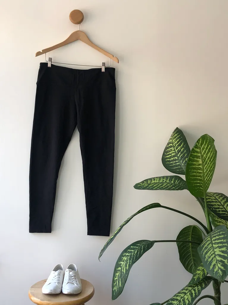 L - Black Yoga Pants photo 1