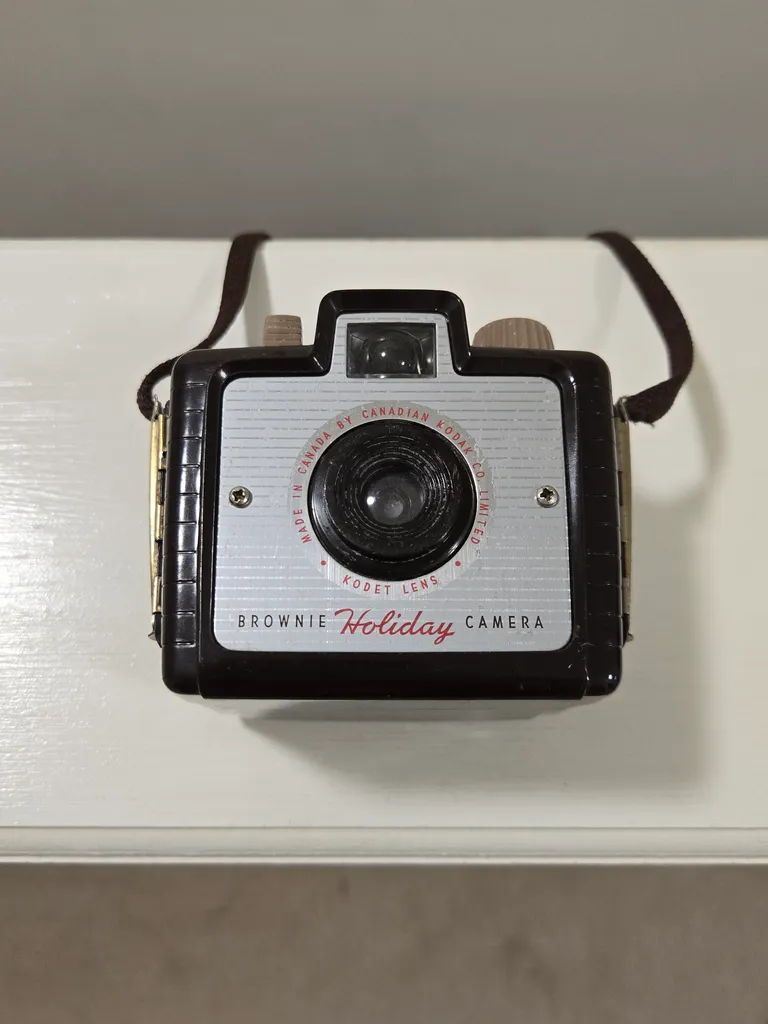 Vintage antique cameras - kodak brownies photo 1