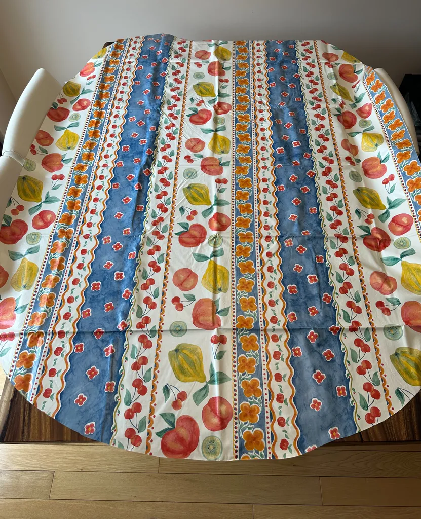 Oval Shaped Table Cloth photo 1