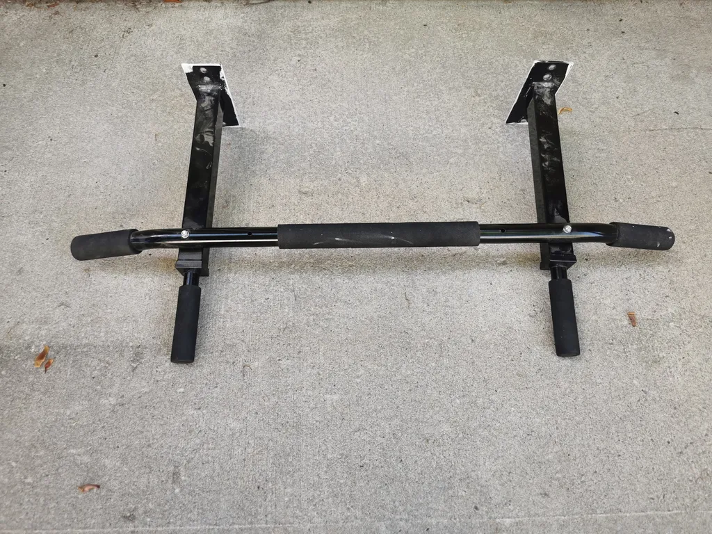 Pull up bar photo 1