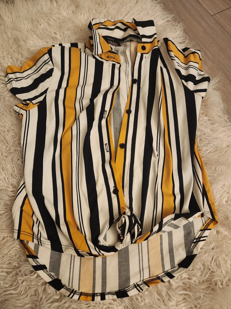 Size small shirt photo 1