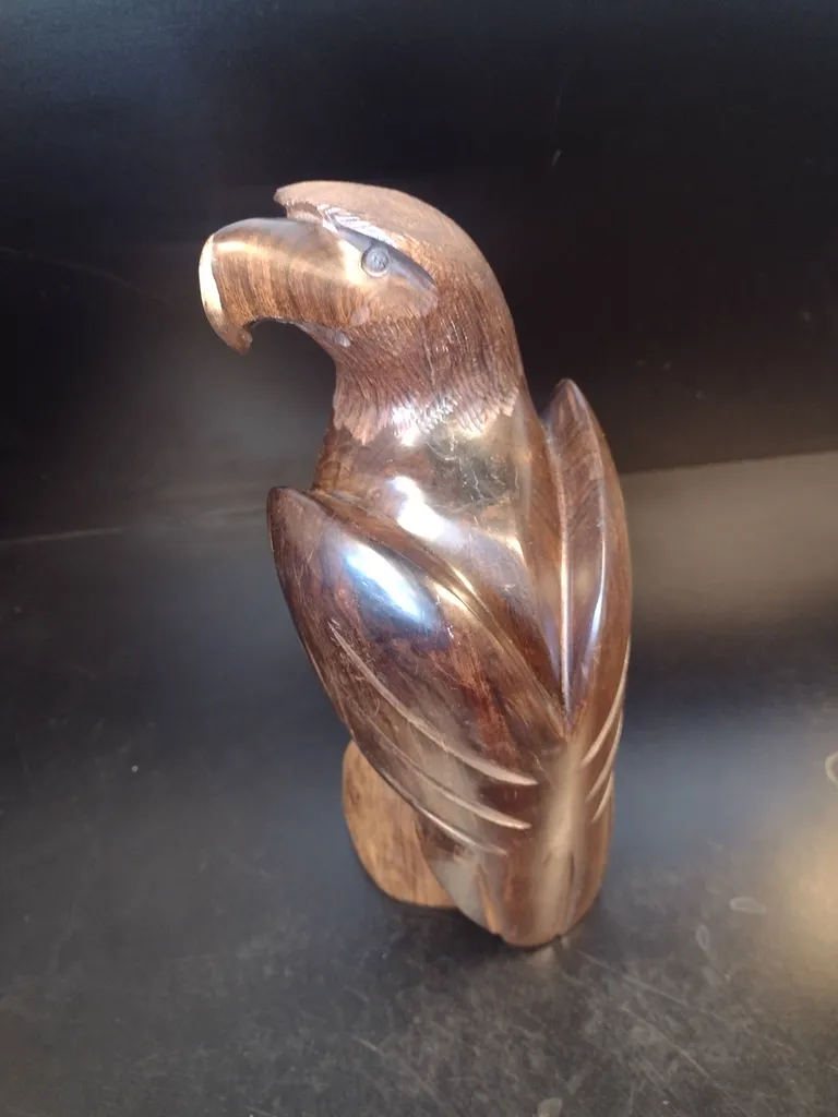 Eagle wood sculpture photo 1