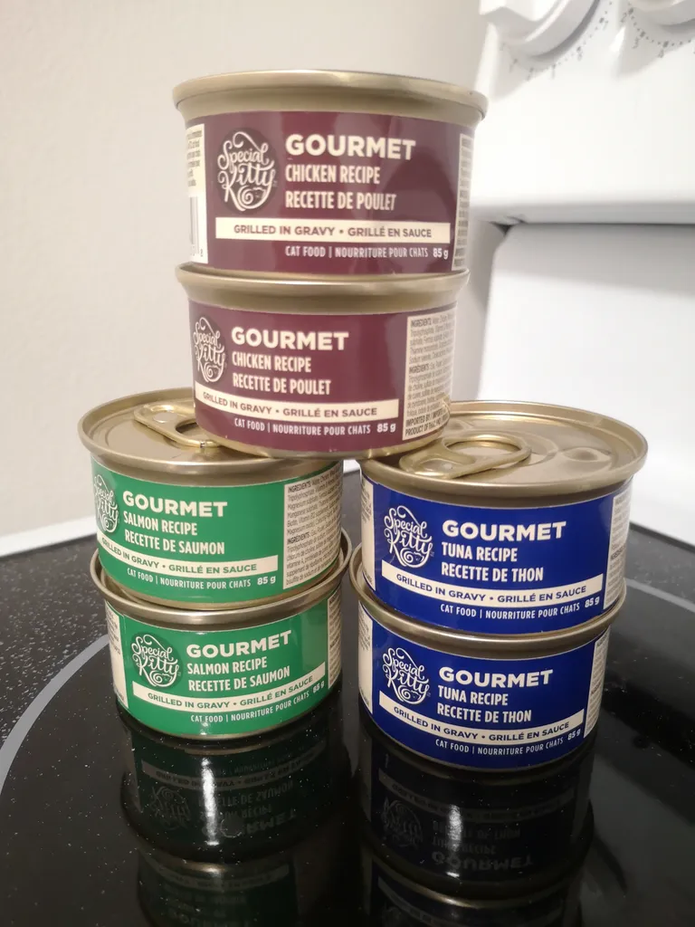 Wet cat food photo 1