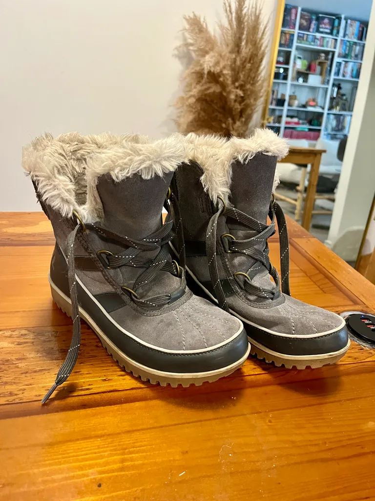 Sorel Winter Snow Boots Tivoli, Grey Suede Insulated, Size 7 photo 1