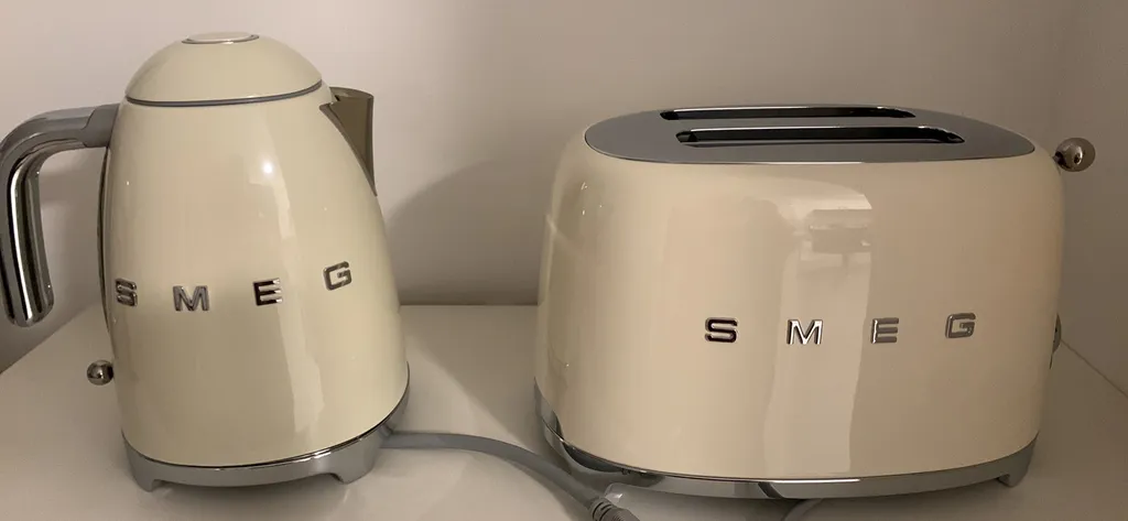 SMEG kettle/ toaster (cream) photo 1
