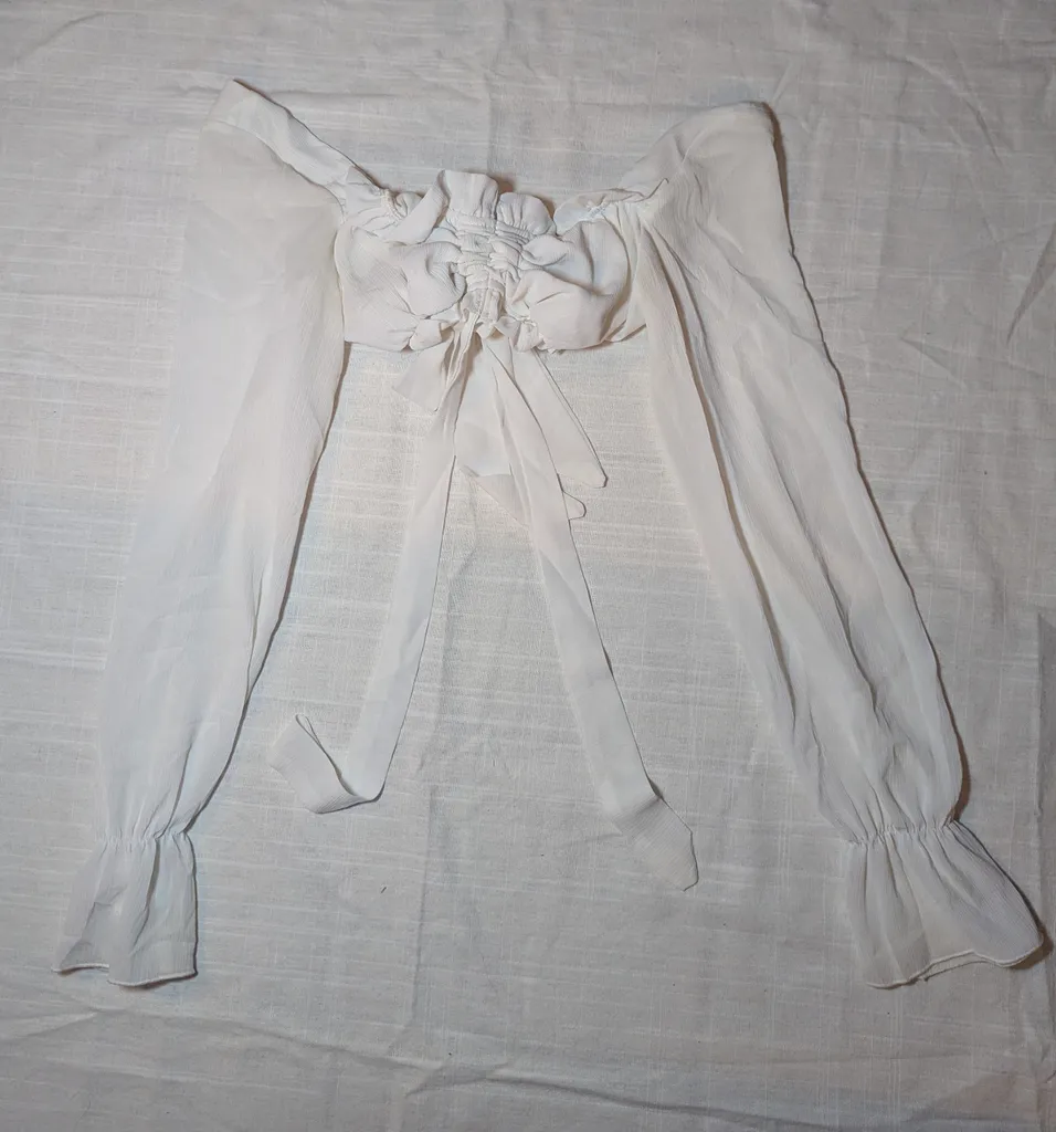 White crop top  photo 1