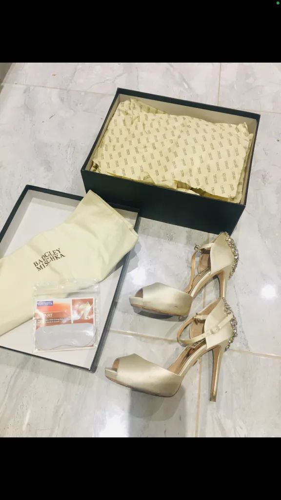 Wedding shoes satin photo 1