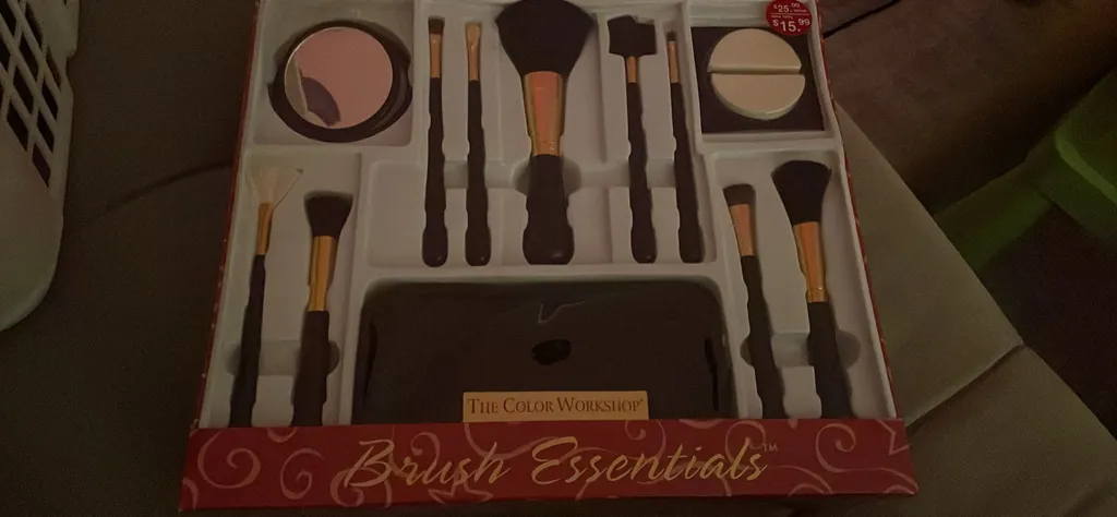 🎁 Beauty brush essentials makeup set. Brand new in box photo 1