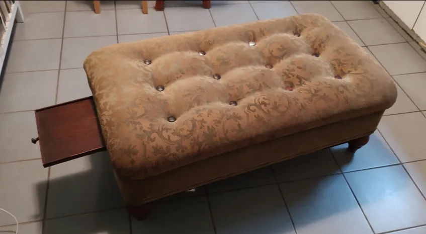 Green Ottoman/bench photo 1