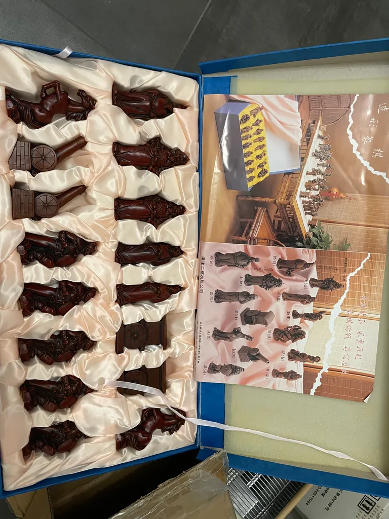 🎁 Incredible extra large chess set. Brand new in box photo 1