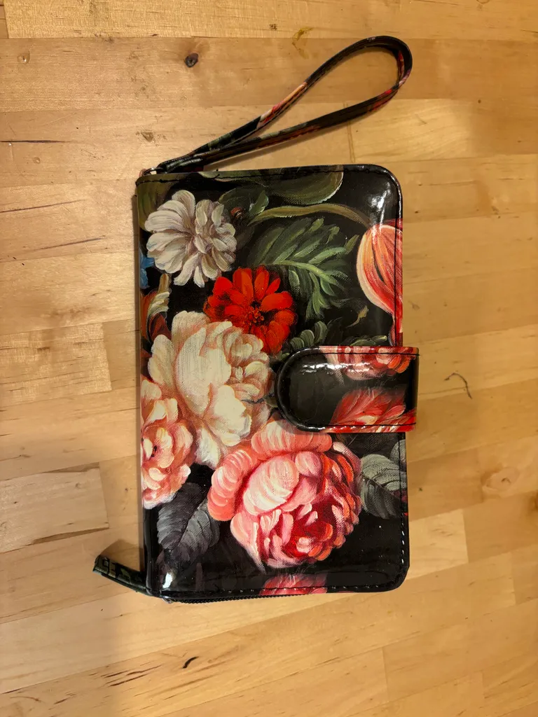 Clutch wallet photo 1