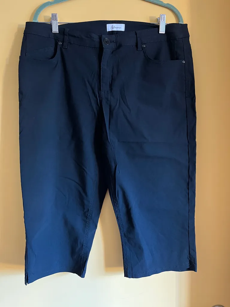 Reitmans capri pants. Size 14/15 photo 1