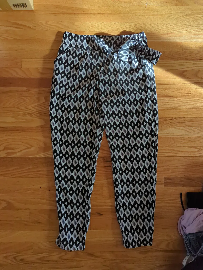 Lightweight patterned trousers photo 1