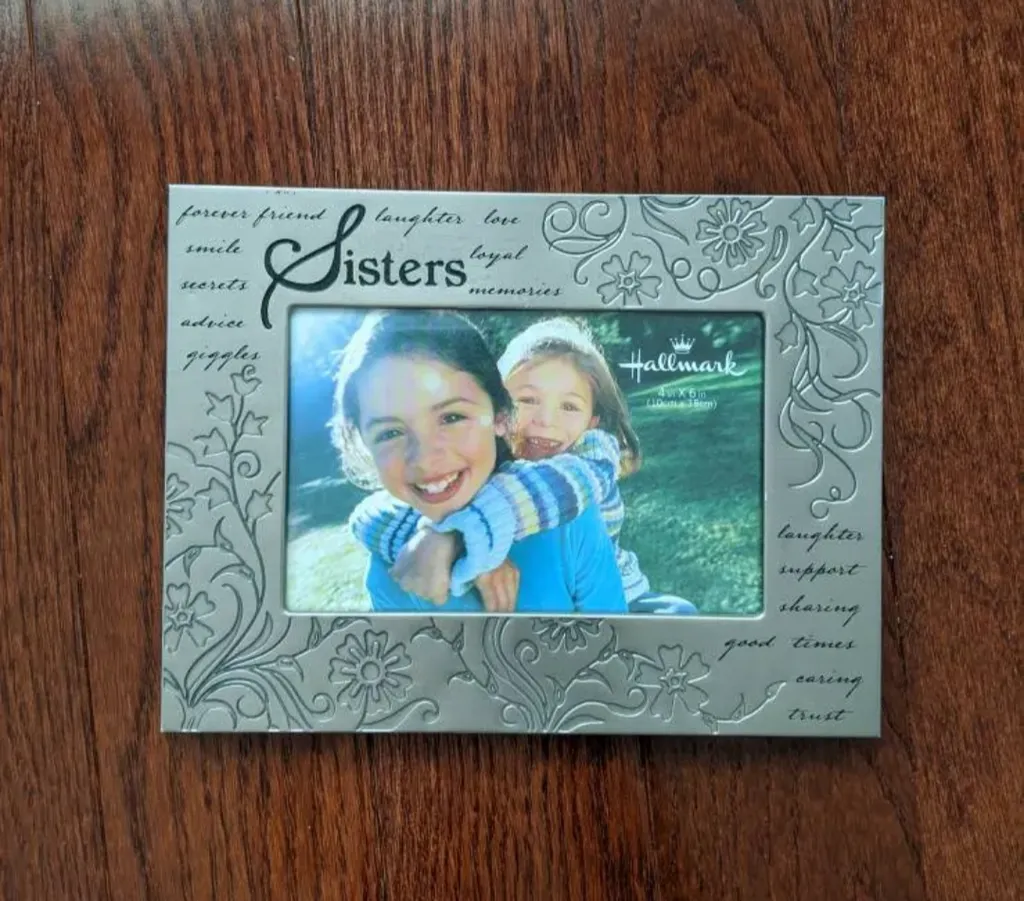 ISO Sisters frame photo 1