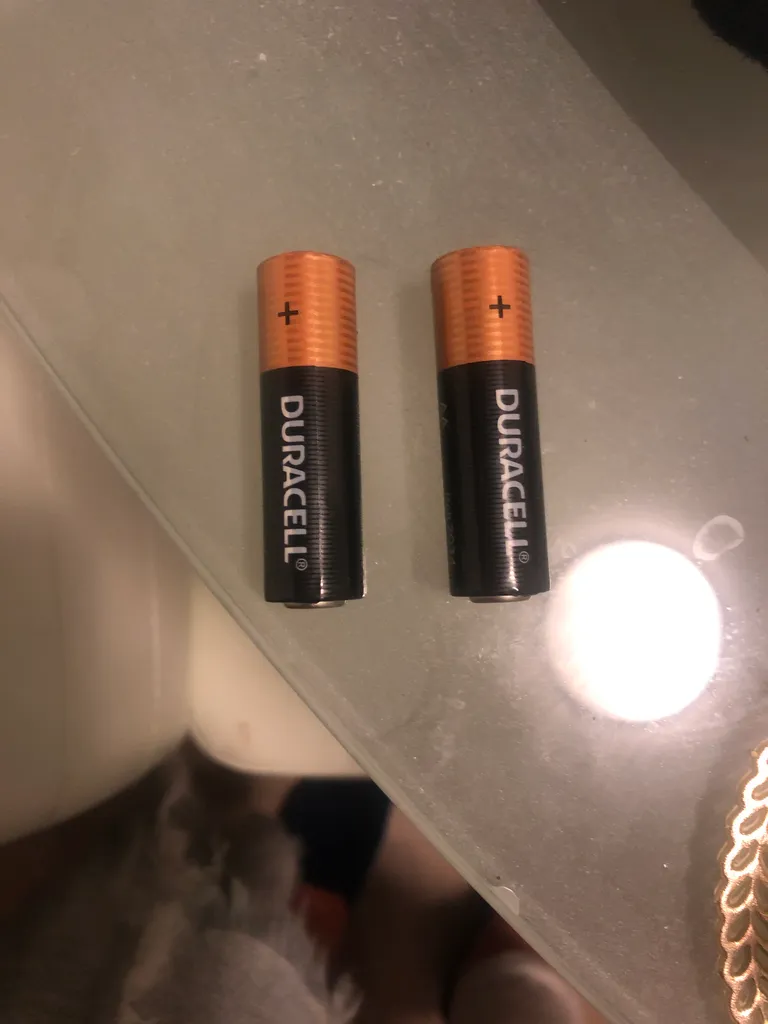2 AA batteries photo 1