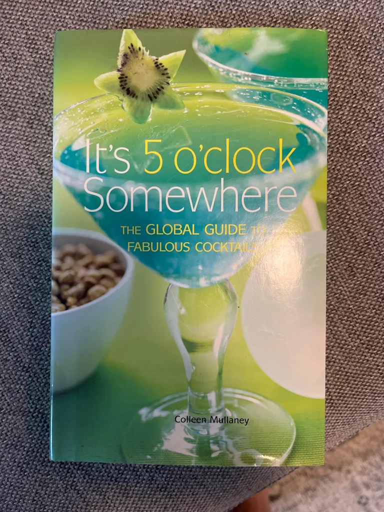 Cocktail book photo 1