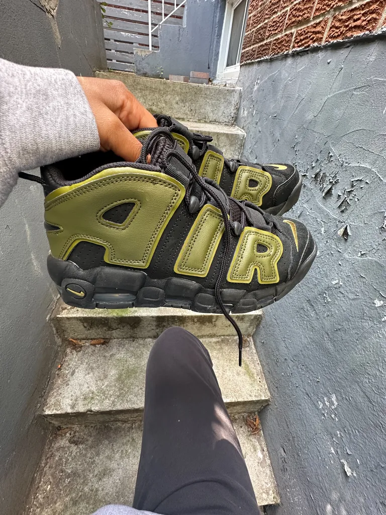 Nike Uptempo size 7.5 men’s / 9 women’s photo 1