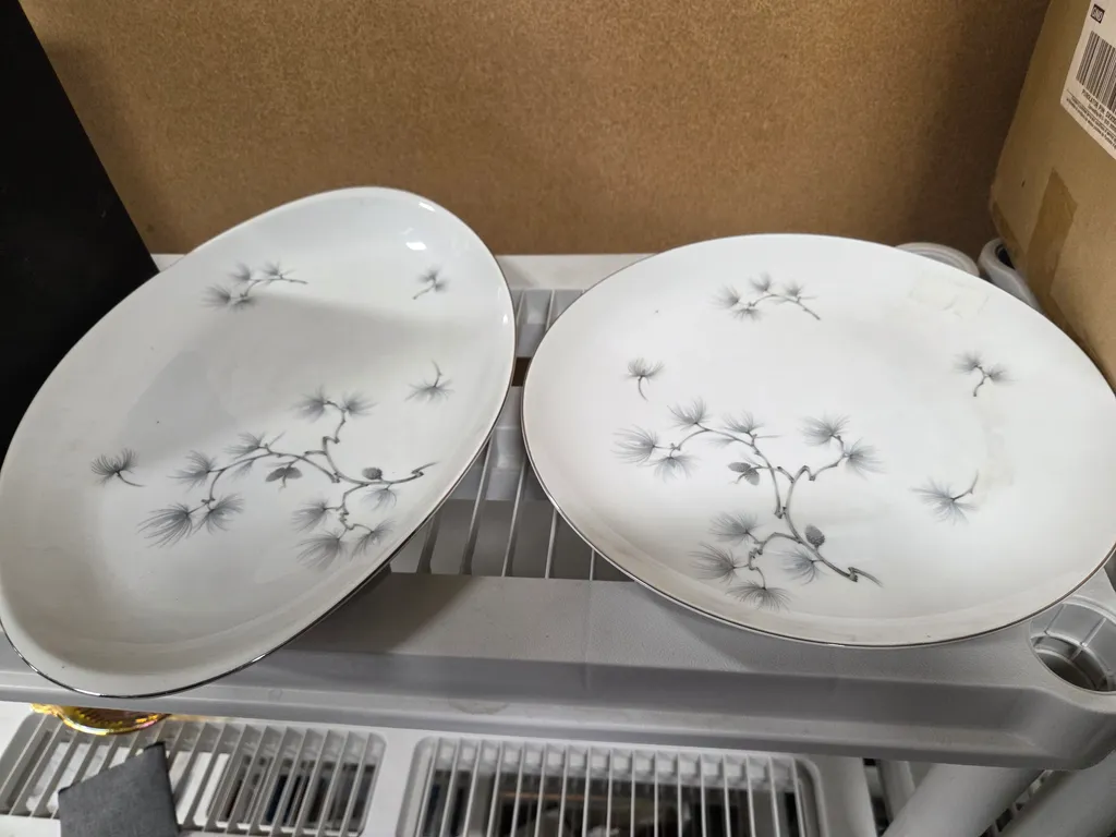 🌈🎈♻️Free w trade 2 nice platters photo 1