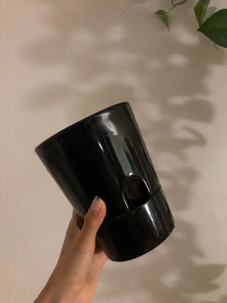 Ceramic pot with drainage hole photo 1