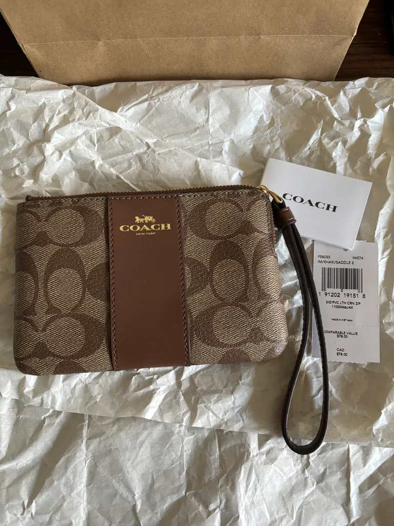 New Coach wristlet  photo 1