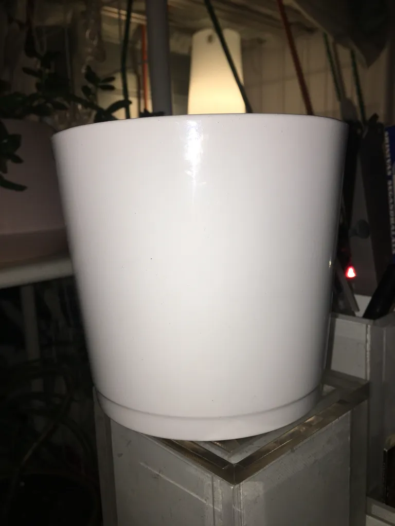 Alaska Weiss new white ceramic pot with planter photo 1