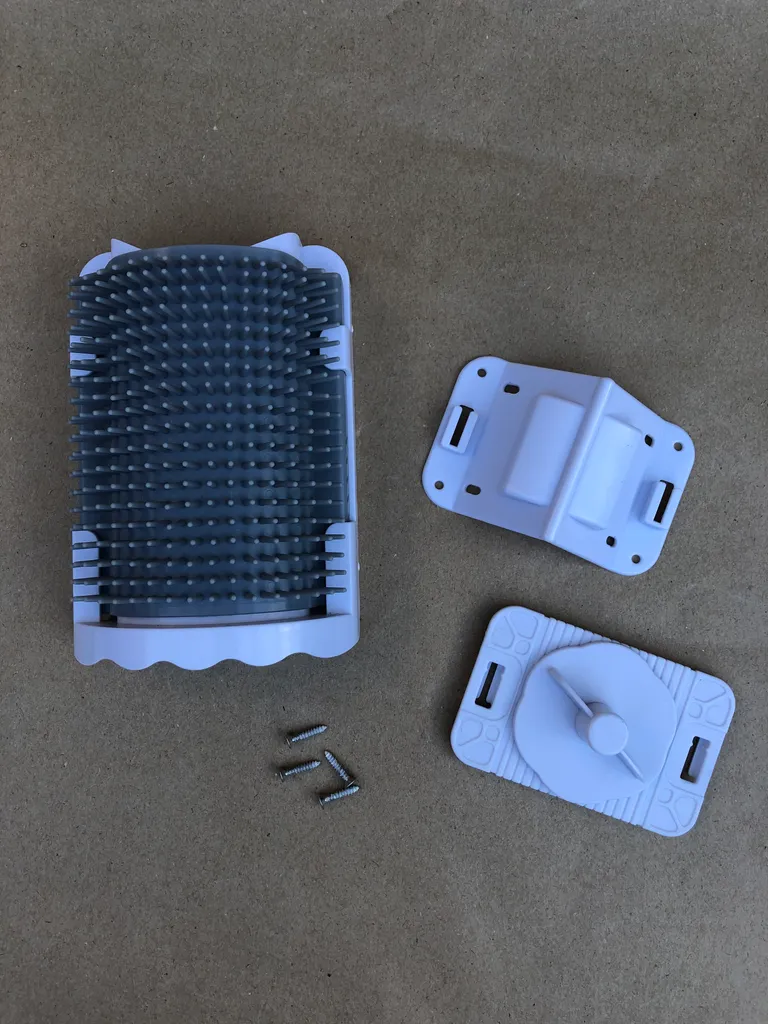 Corner Cat scratcher  photo 1