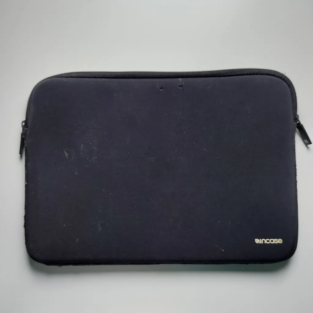 Incase laptop sleeve photo 1