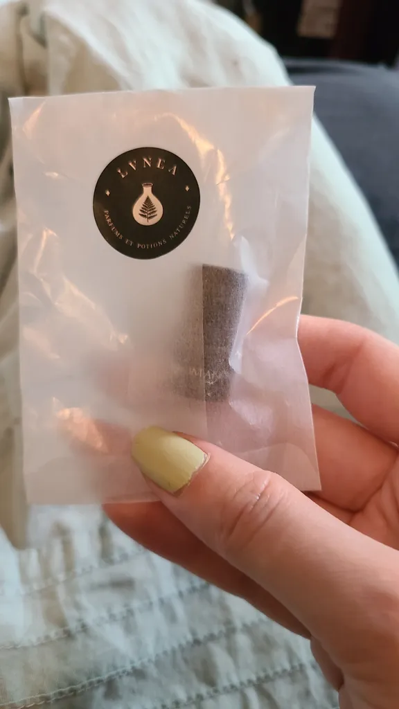 Lunea tasseomancy perfume sample photo 1