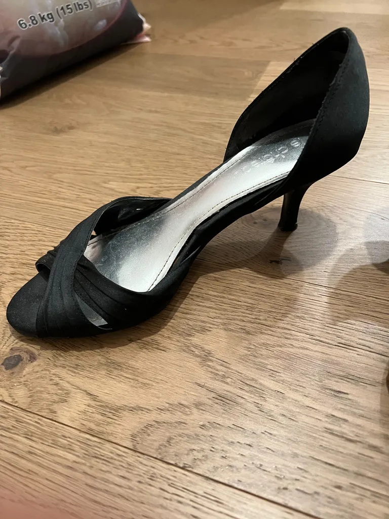 Black heels photo 1