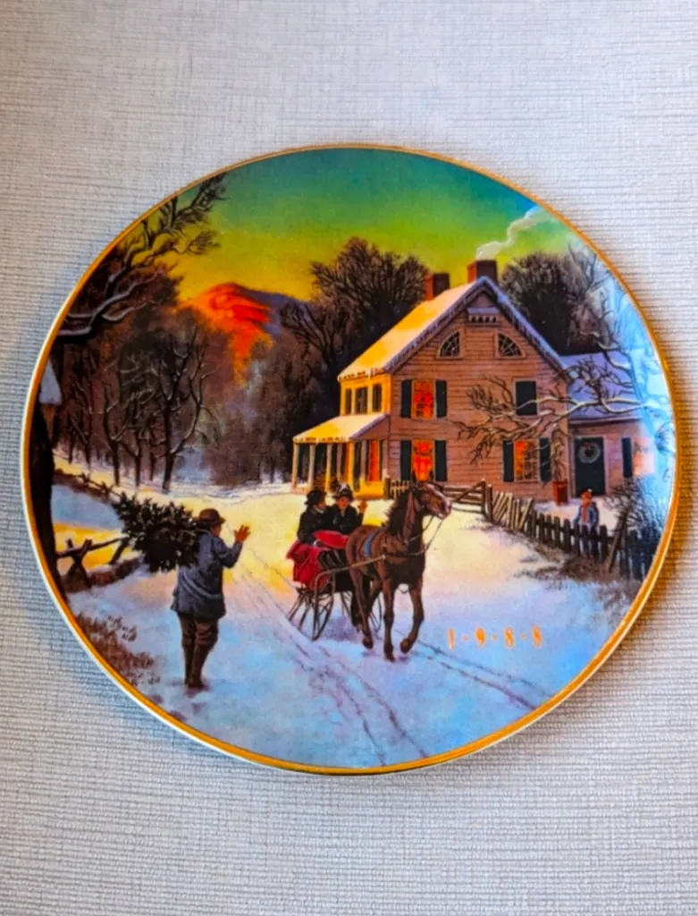 Home for Holidays Avon 1988 Christmas Plate with Porcelain 22k G photo 1