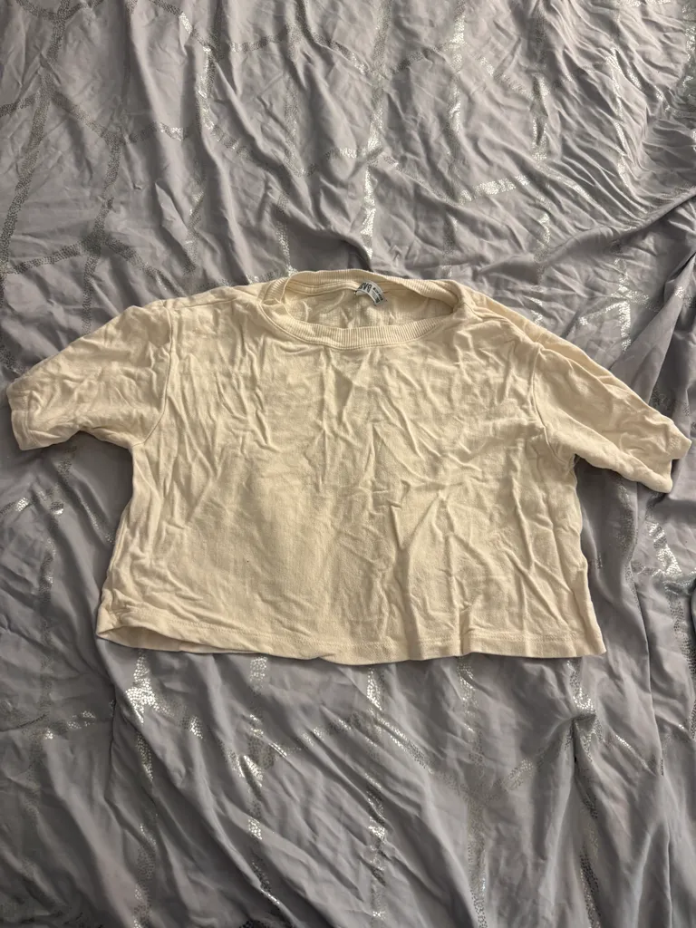 White cropped tshirt photo 1