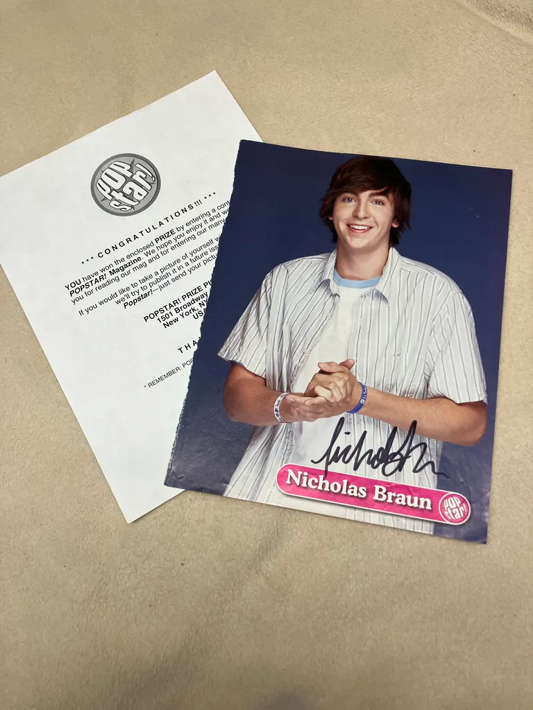 Nicholas Braun autograph photo 1