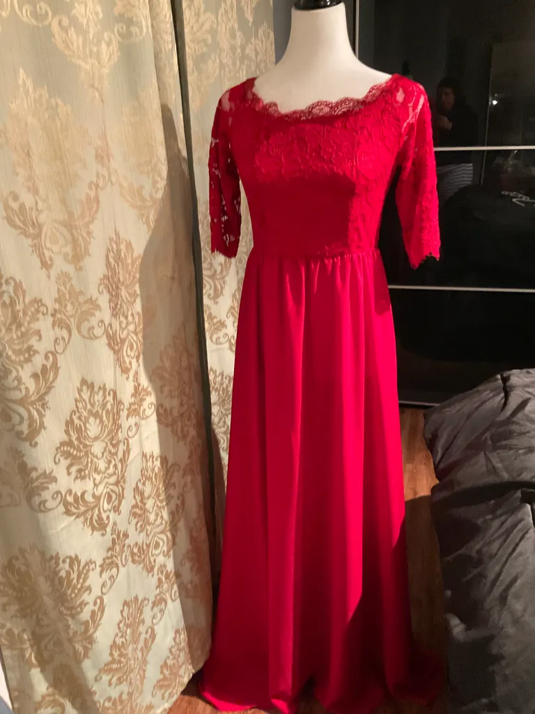 Beautiful new dress photo 1