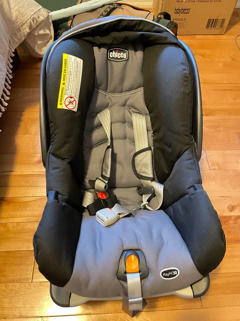Chicco Keyfit 30 Car Seat photo 1