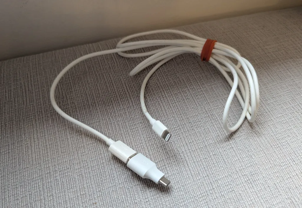 USB-C to Lightning Cable photo 1