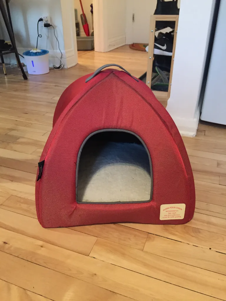 Cat bed / hut photo 1