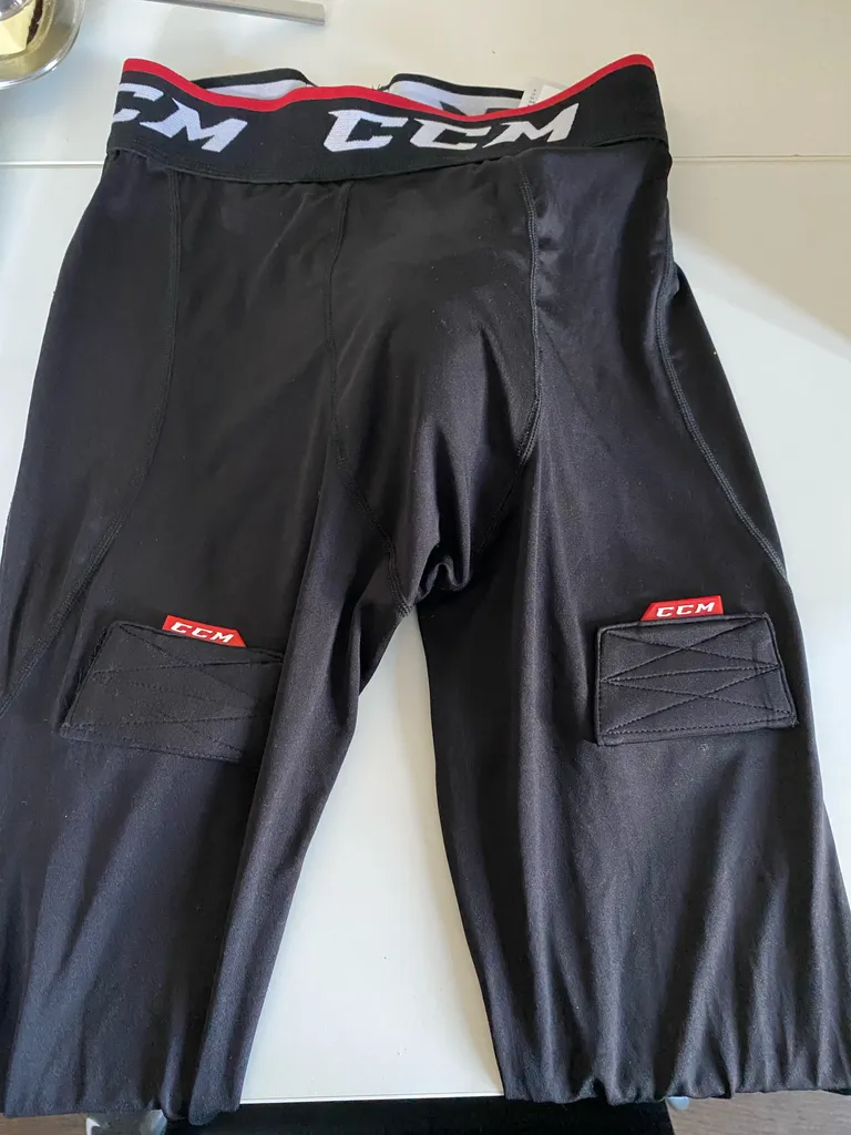 Almost new hockey pants photo 1