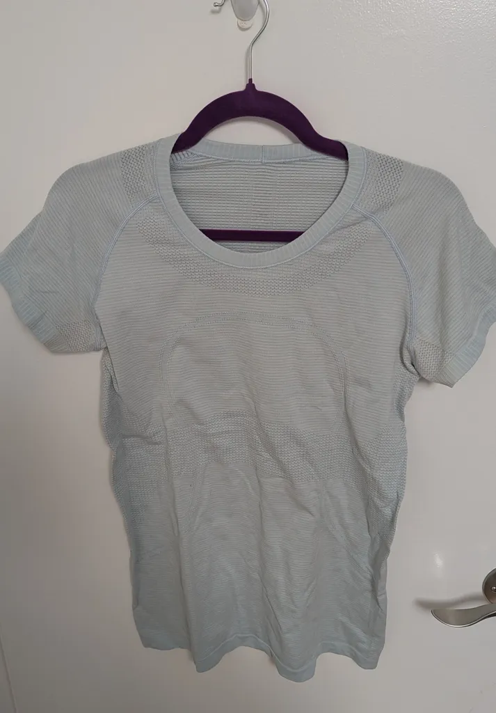 Lululemon Women's Size 8 Shirt  photo 1