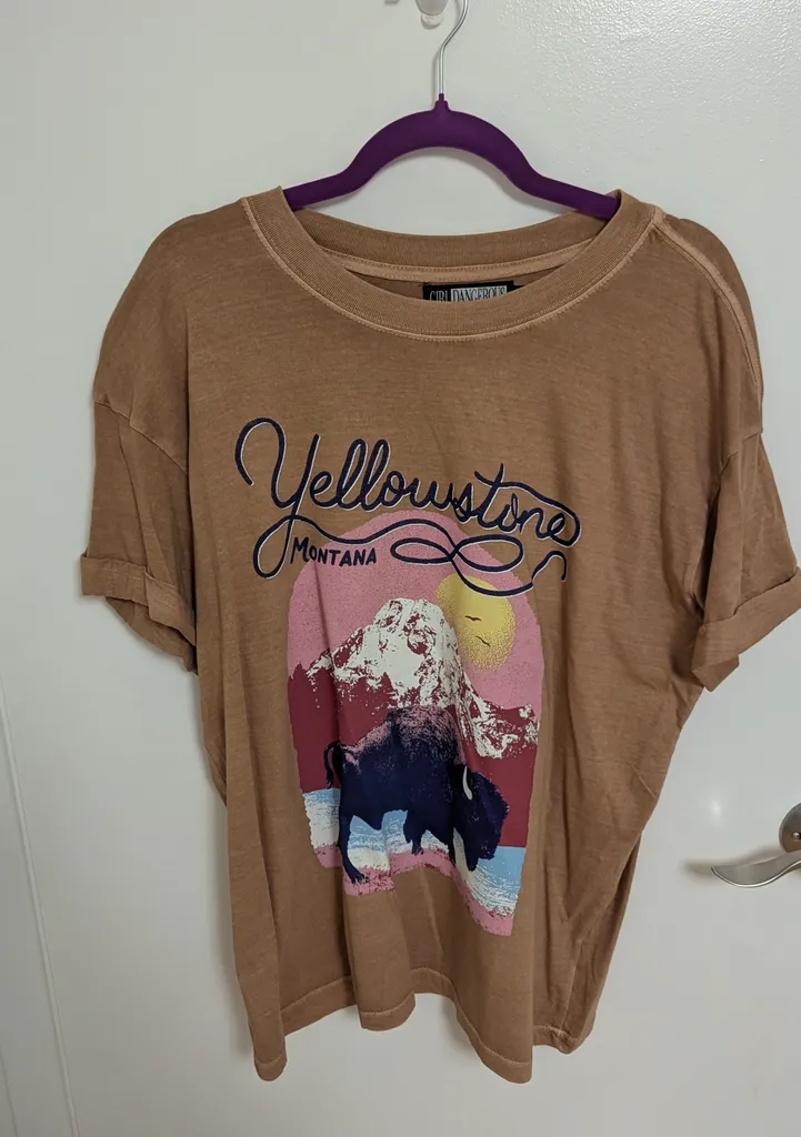 Brand New Girl Dangerous Yellowstone Montana Tee - Size Medium photo 1