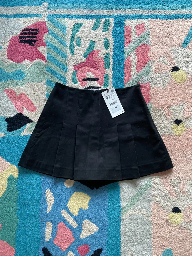 BNWT Zara Pleated Skort (Size M) photo 1