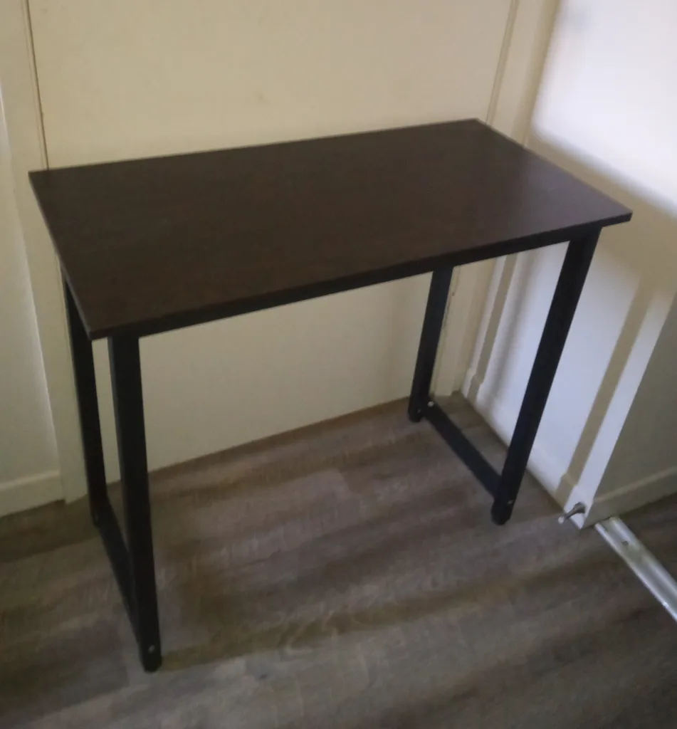 Desk perfect to do homework or work.  photo 1