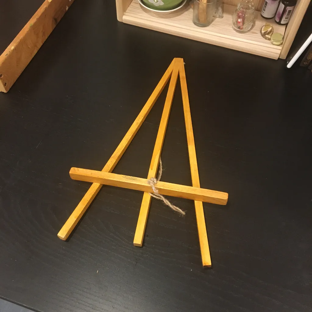 Small easel  photo 1