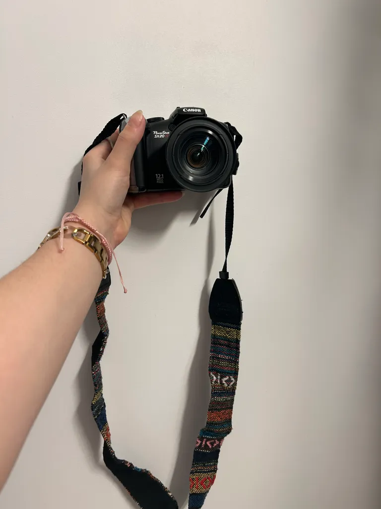 Canon Powershot SX20 IS Camera photo 1