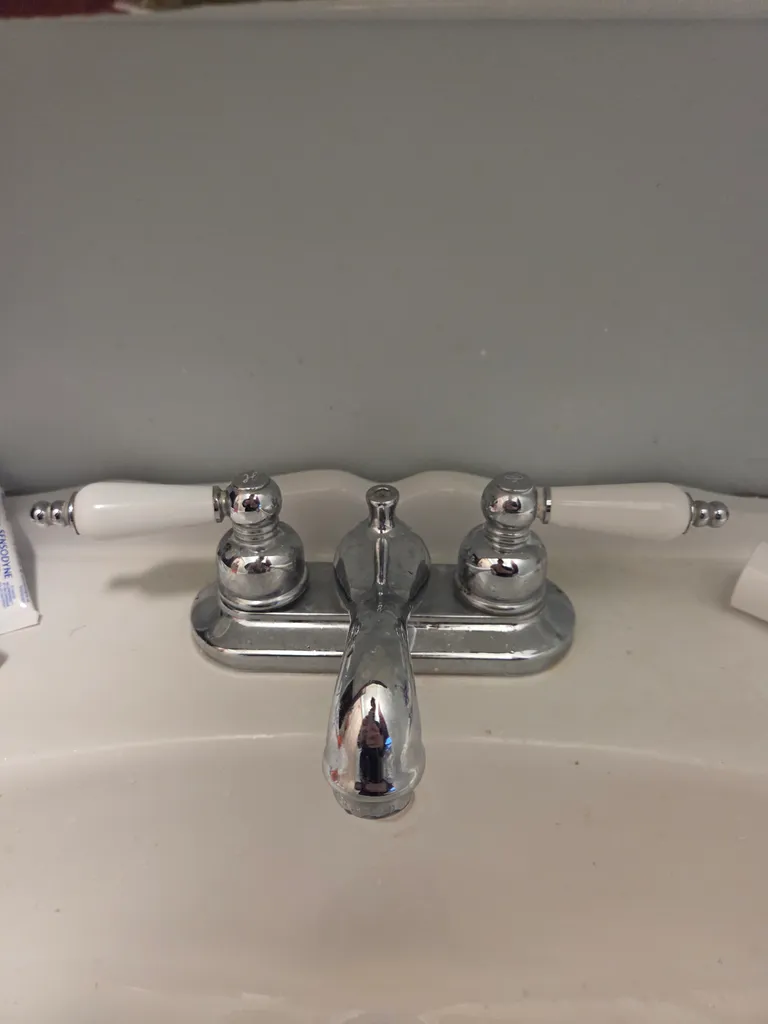 Iso a new faucet / toilet  photo 1