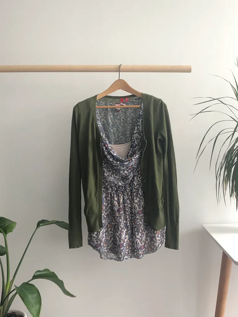 M-L- Floral Print Tank Top (Love on a Hanger) photo 1