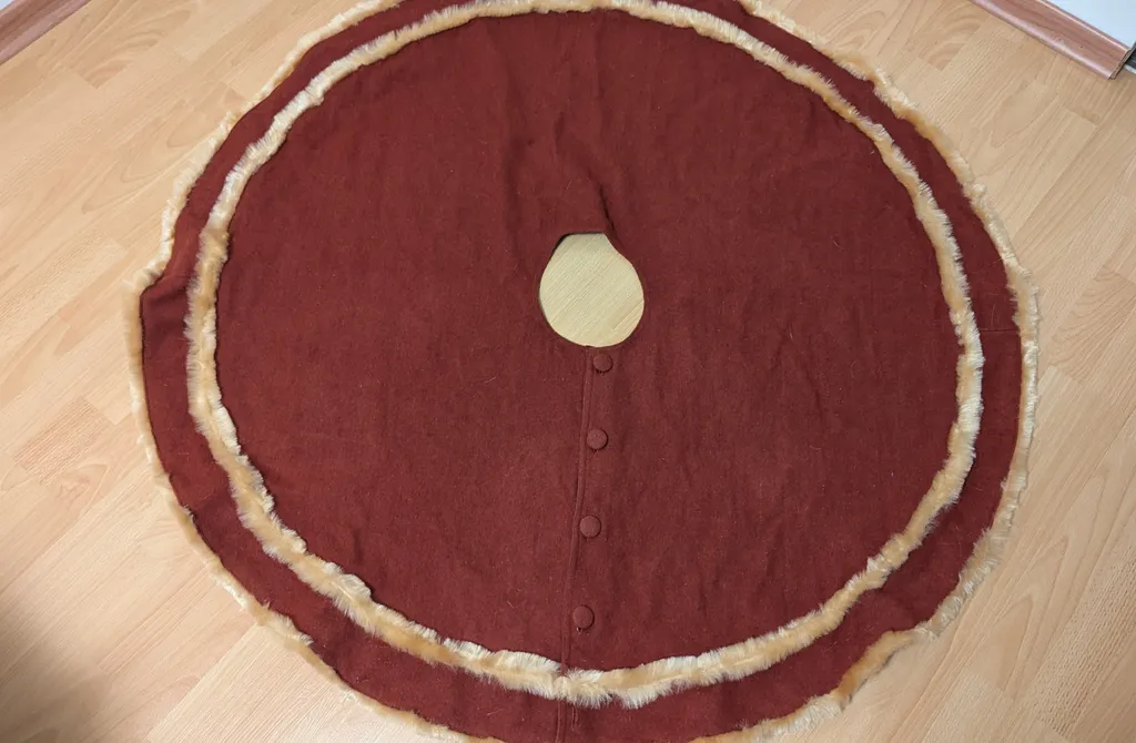 Rustic Christmas Tree Skirt  photo 1