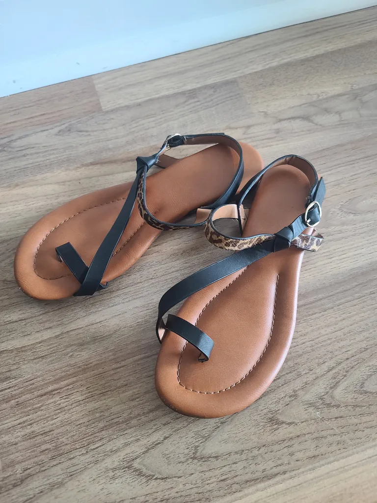 Kensie Sandals Size 7 photo 1