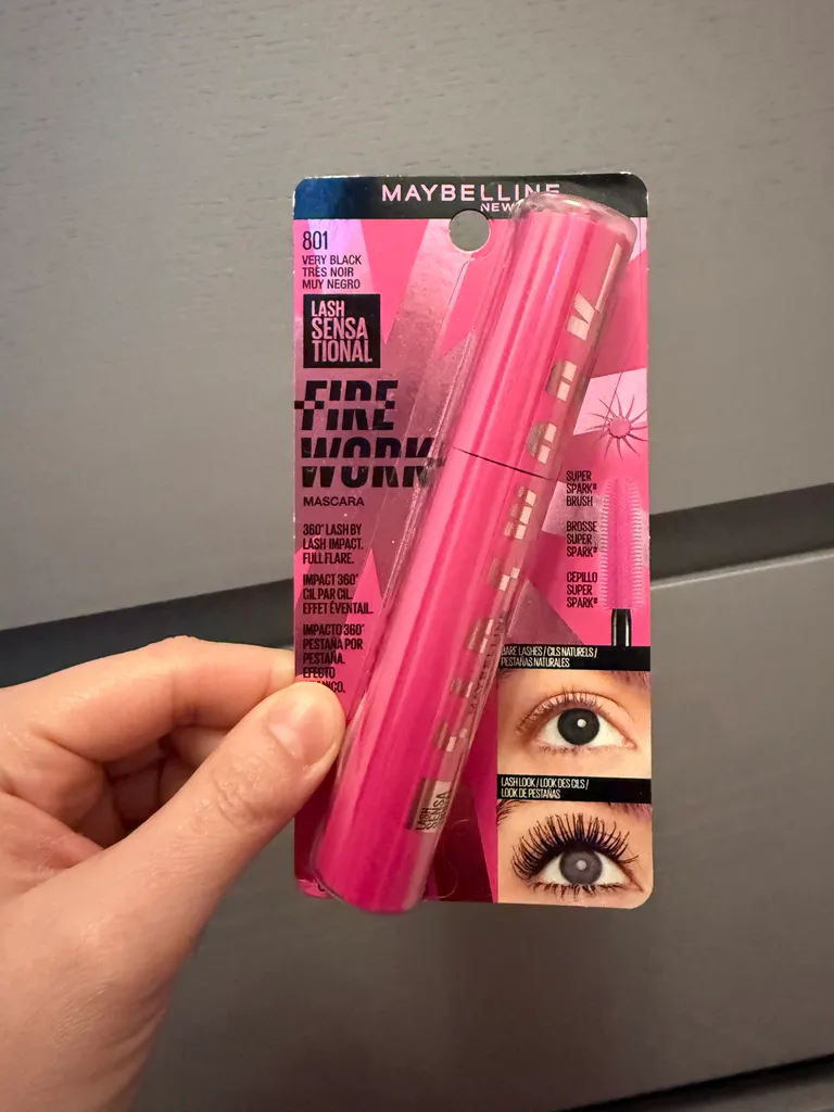 Maybelline Mascara - Very Black (colour) photo 1