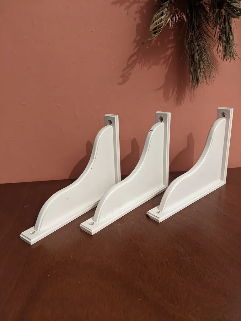 Wooden shelf brackets  photo 1