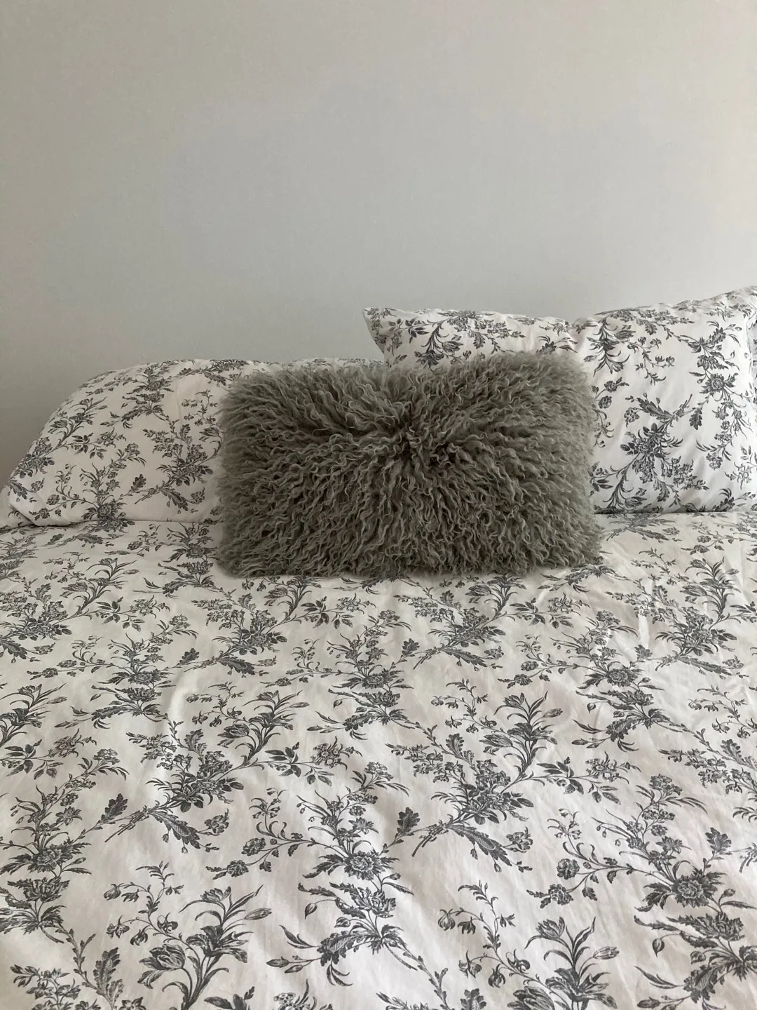 Decorsrive Pillow photo 1